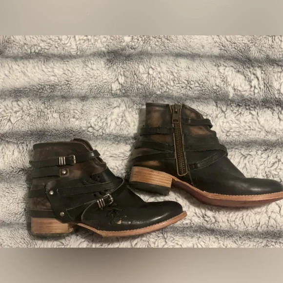 Freebird Black and Brown Ankle Boots - Picture 3 of 4